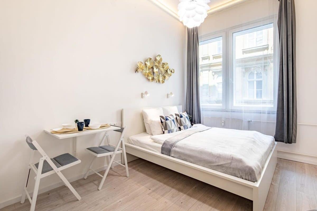 Ultra Central - New - Comfy Studio Будапешт Экстерьер фото